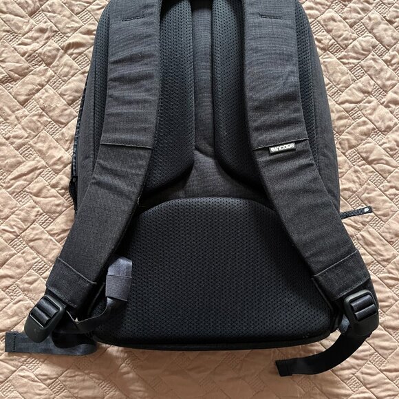 Incase Backpack - Picture 2 of 4